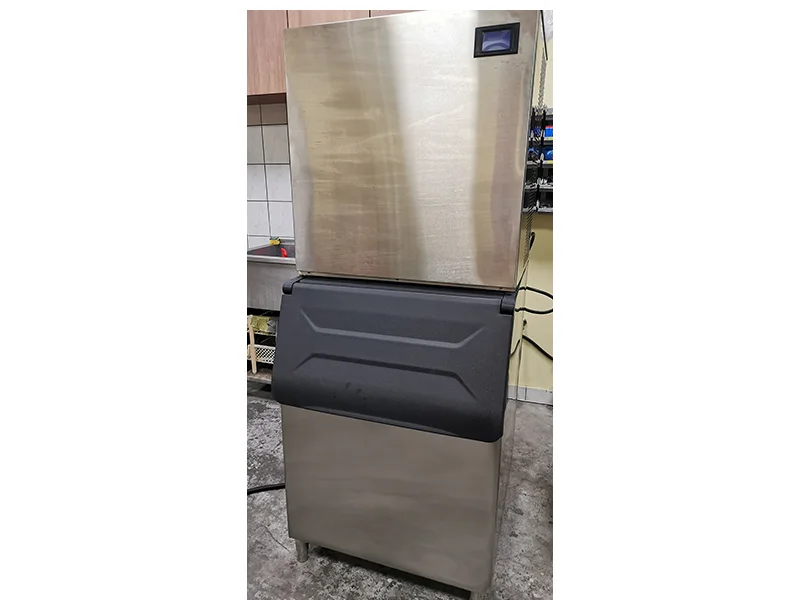 Ledomat sa depozitom Linea Refrigerati BJ258