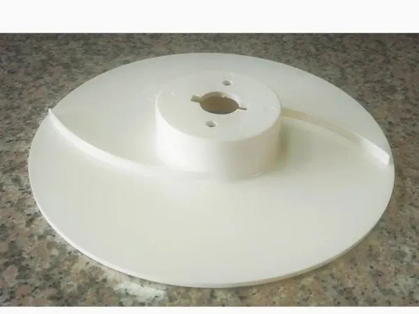 Disk za izbacivanje sa manjim krilcima